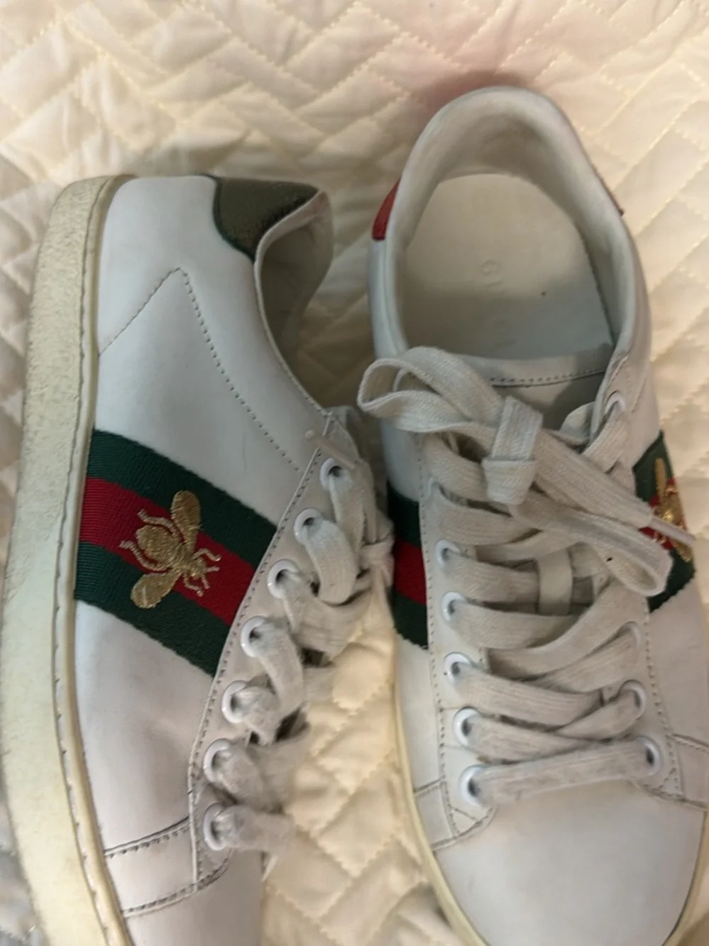 GucciWhite Leather Women's Low-Top Sneakers with Green & Red Stripe